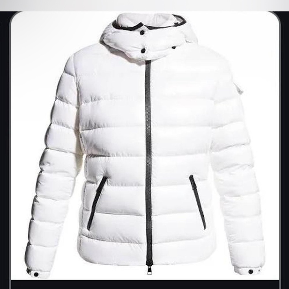 USED GOOD CONDITION white Moncler
Bady Puffer Jacket SIZE 0